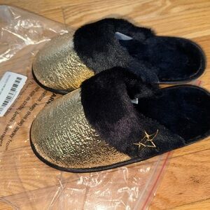 New Rebel Athletic Gold Women's Slippers black fur lining and trim - size XS 5/6